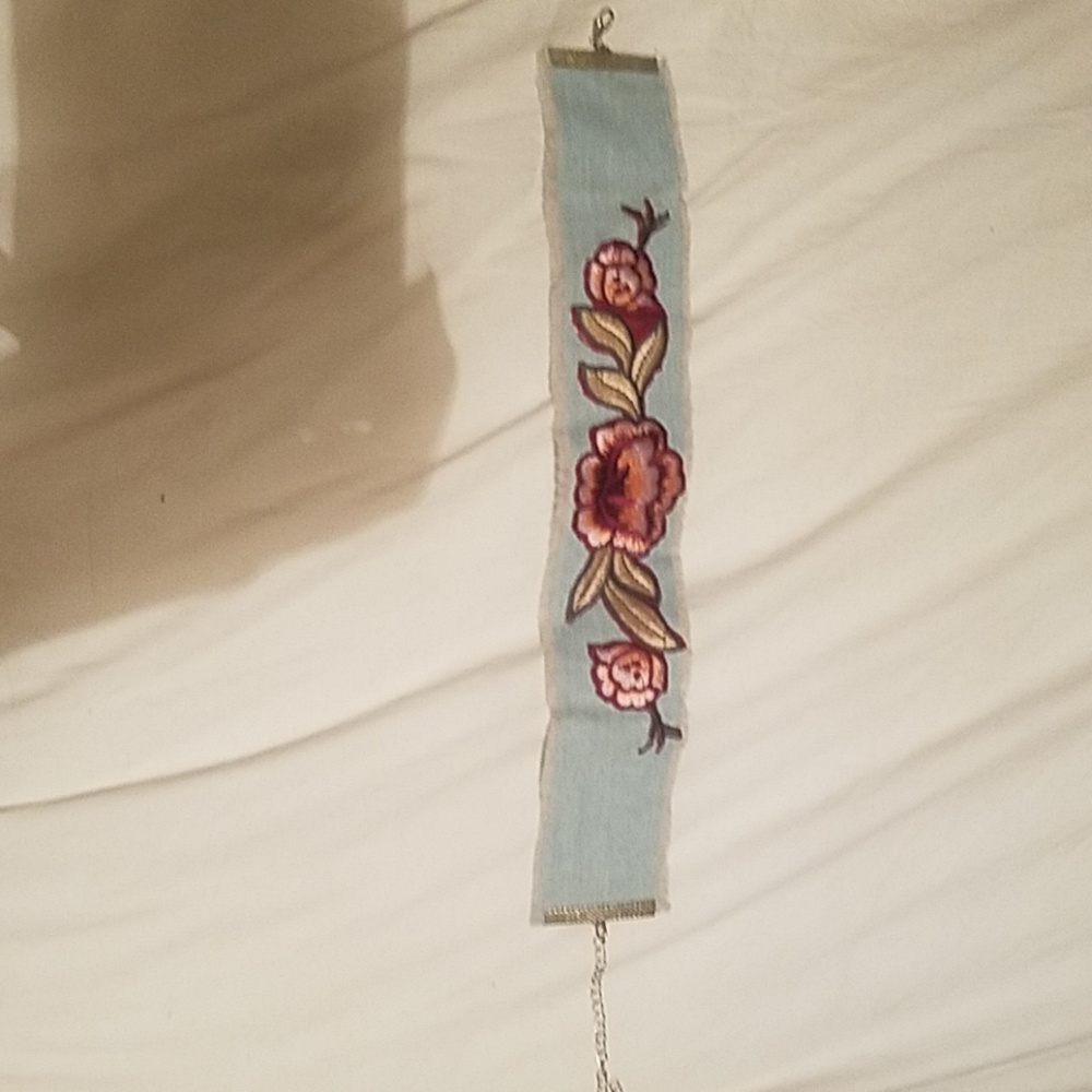Floral choker